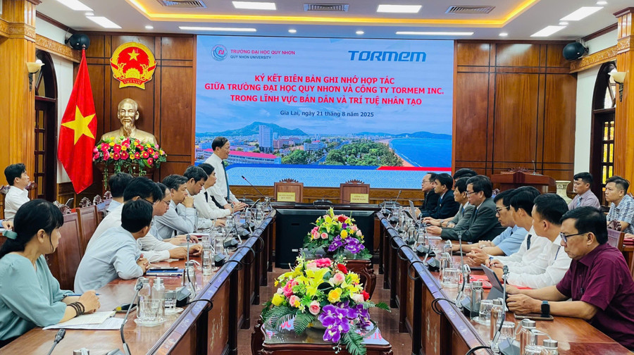 Quang cảnh buổi làm việc. Ảnh: Phi Long quang-canh-buoi-lam-viec-trong-linh-vuc-ban-dan-va-tri-tue-nhan-tao.jpg