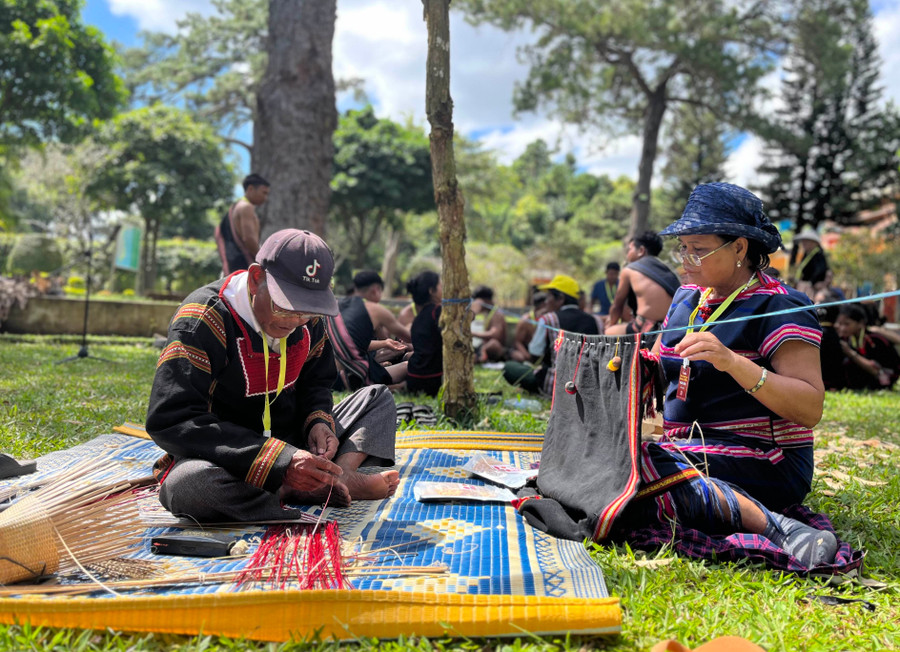 Chủ tịch UBND xã, phường, đặc khu có quyền quyết định số lượng người có uy tín trong trường hợp thôn thành lập mới do sáp nhập các thôn theo quy định. Ảnh: P.V img-0500.jpg