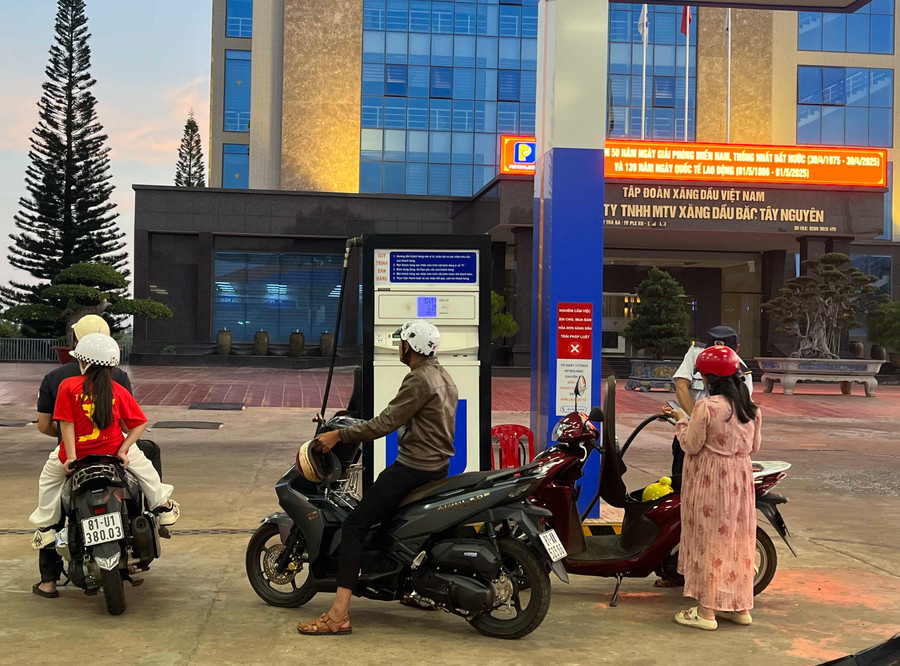 Giá xăng, dầu chiều 12-6 đồng loạt tăng. Ảnh: P.V img-9493.jpg
