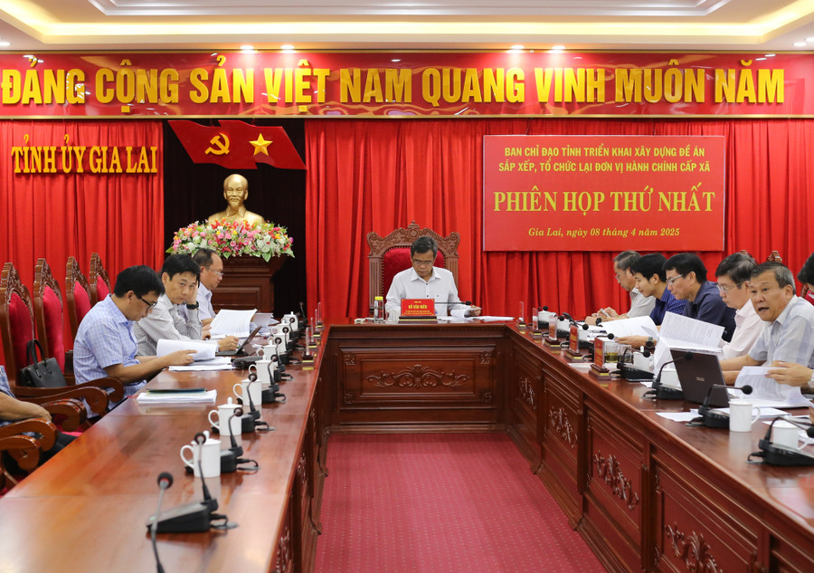 Quang cảnh phiên họp thứ nhất Ban Chỉ đạo tỉnh triển khai xây dựng đề án sắp xếp, tổ chức lại đơn vị hành chính cấp xã. Ảnh: Đ.V bcd-tinh-trien-khai-xay-dung-de-an-sap-xep-to-chuc-lai-don-vi-hanh-chinh-cap-xa-hop-phien-thu-nhat.jpg