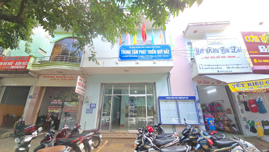 Tạm thời chuyển Trung tâm Phát triển quỹ đất TP. Pleiku thành Trung tâm Phát triển quỹ đất khu vực Pleiku, là đơn vị sự nghiệp công lập chịu sự quản lý trực tiếp của Ban Quản lý các dự án đầu tư xây dựng tỉnh Gia Lai. Ảnh: Bá Bính z6747935475910-8d5408fa81512cee058d1dac766bb3d8.jpg