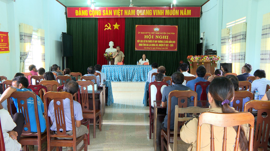 Quang cảnh buổi tiếp xúc cử tri tại xã Chư Đang Ya. Ảnh: Bùi Đại quang-canh-hoi-nghi-3.jpg