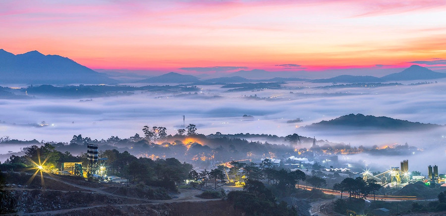 Vedere panoramică a dealului Du Sinh, la aproximativ 6 km de centrul orașului Da Lat. Fotografie: Thanh Nien Newspaper/NGUYEN NGOC GA da-lat-1-16893209234641820444829jpg.jpg