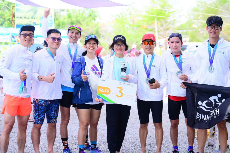 Các thành viên Ban Chủ nhiệm CLB Triathlon Bình Định. Ảnh: ĐVCC z6839405279421-2b41d9f816b958c9e16cde33294344fb.jpg
