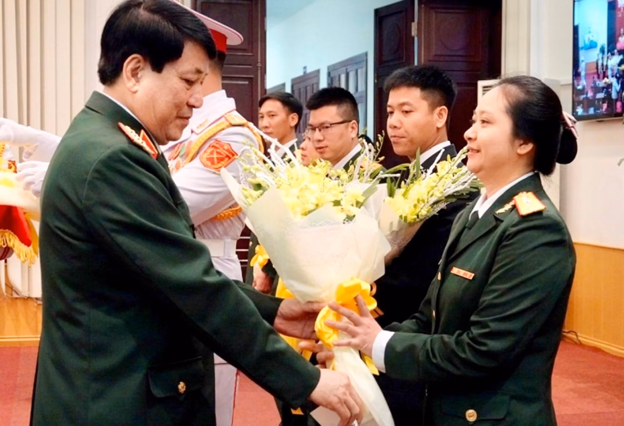 Điều dưỡng Nguyễn Thị Kim Oanh được trao danh hiệu gương mặt trẻ tiêu biểu toàn quân năm 2020. Ảnh nhân vật cung cấp