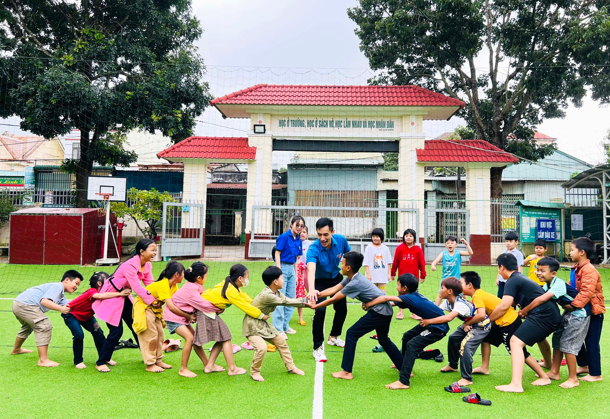 Các em thiếu nhi tham gia hoạt động vui chơi do Đoàn-Hội tổ chức. Ảnh: P.L Các em thiếu nhi tham gia hoạt động vui chơi do Đoàn-Hội tổ chức. Ảnh: P.L