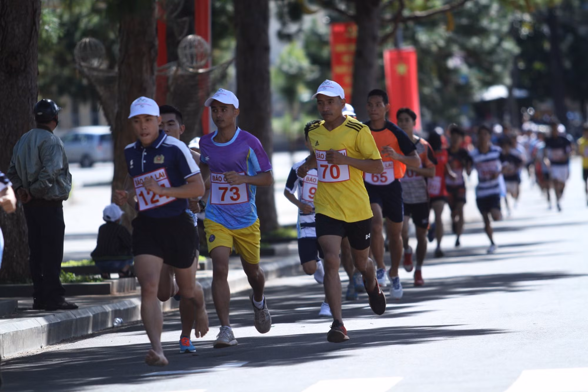 Anh Nok tham gia giải Việt dã Báo Gia Lai năm 2020. Ảnh: Văn Ngọc