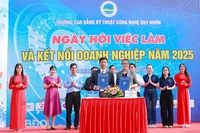 Trường CĐ Kỹ thuật Công nghệ Quy Nhơn tổ chức Ngày hội việc làm và kết nối doanh nghiệp