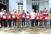 Hỗ trợ 350 bộ lọc nước sạch cho hộ nghèo huyện Vĩnh Thạnh