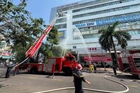 Diễn tập PCCC&CNCH tại Trung tâm thương mại Chợ lớn Quy Nhơn