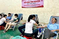 Đoàn UBND và Các cơ quan Đảng tỉnh hiến máu tình nguyện