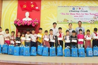 Tổ chức chương trình “Tiếp sức nâng bước em đến trường” tại xã Ân Đức