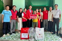 Lan tỏa yêu thương, sẻ chia gian khó