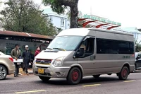 Xe khách công khai vào nội thành đón, trả khách