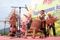 Cho tiếng chiêng, tiếng đàn đá ngân xa…