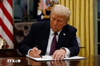 Tổng thống Mỹ ký sắc lệnh cấm nhập cảnh công dân từ 12 quốc gia
