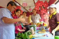 Gần 100 người dân, du khách trải nghiệm tàu hỏa du lịch
