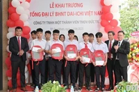 Dai-ichi Life Việt Nam trao học bổng cho học sinh Bình Định