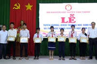 Tuyên dương học sinh giỏi, trao học bổng khuyến học tại Vĩnh Thạnh, Tây Sơn