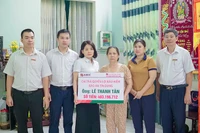Chi trả hơn 400 triệu đồng cho khách hàng tham gia bảo hiểm