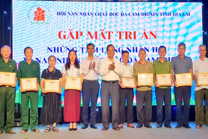 Những tấm lòng nhân ái sẻ chia với nạn nhân chất độc da cam