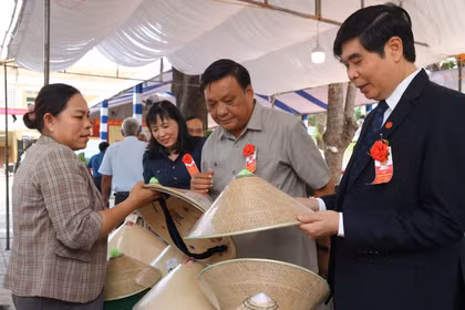 Đầu tư 37,6 tỷ đồng bảo tồn và phát huy giá trị di sản “Nghề chằm nón ngựa Phú Gia”