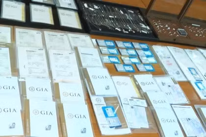 Công an Thanh Hóa công bố kết quả giám định kim cương vụ buôn lậu xuyên quốc gia