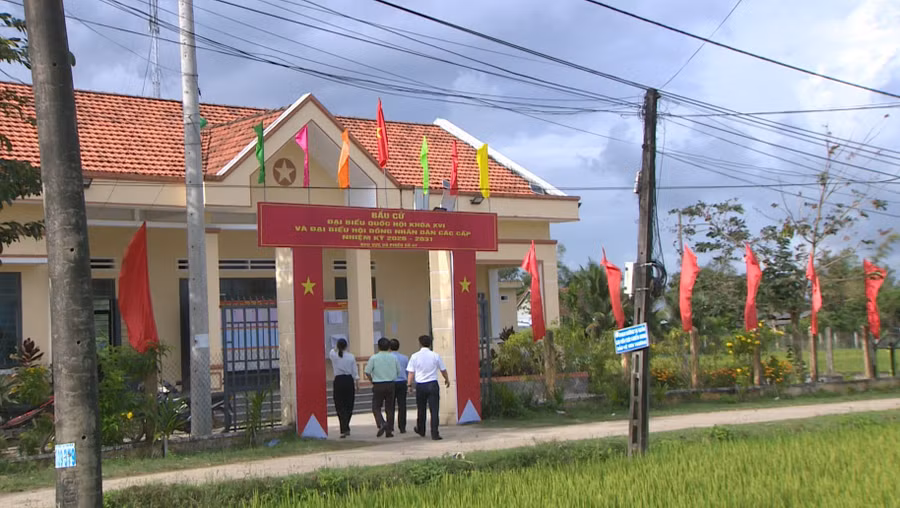 khu-vuc-bo-phieu-thon-hoa-nghia-da-san-sang-cho-ngay-bau-cu.jpg