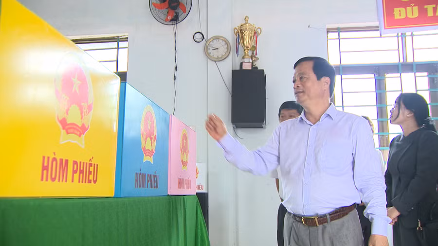 bp-sau-muoi-nam-100-04-28-17still032.png