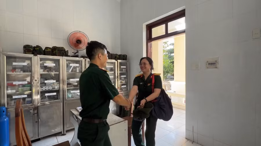 giay-phut-bs-vui-mung-nhan-mon-qua-dac-biet-1.jpg