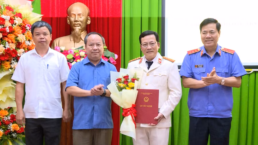 trao-quyet-dinh.jpg