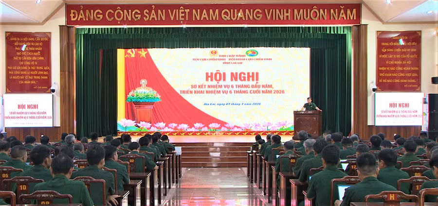 bp-sau-muoi-nam-100-02-56-17still054.png