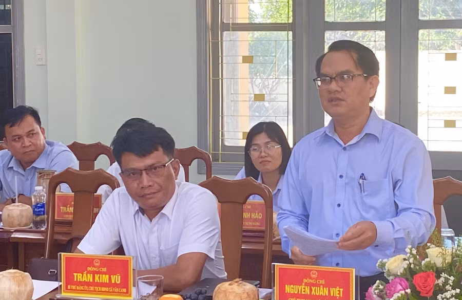 ong-nguyen-xuan-viet-chu-tich-ubnd-xa-van-canh-bao-cao-thuc-hien-nhiem-vu-quy-i-cua-dia-phuong.jpg