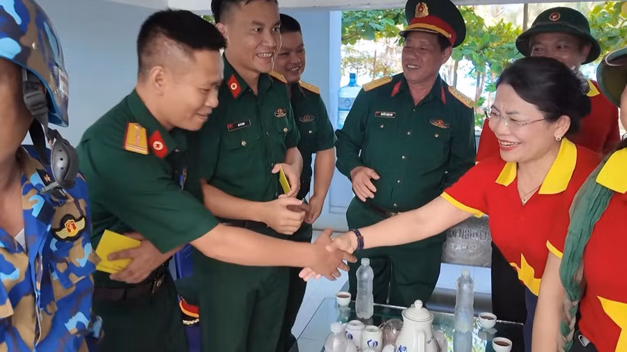 tham-tang-qua-bac-si-tram-xa-da-tay-a.jpg