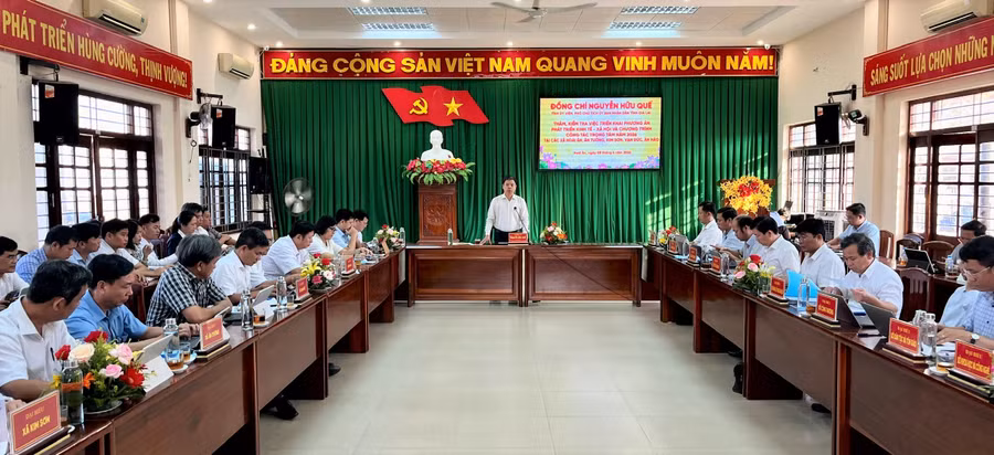 quang-canh-buoi-lam-viec.jpg