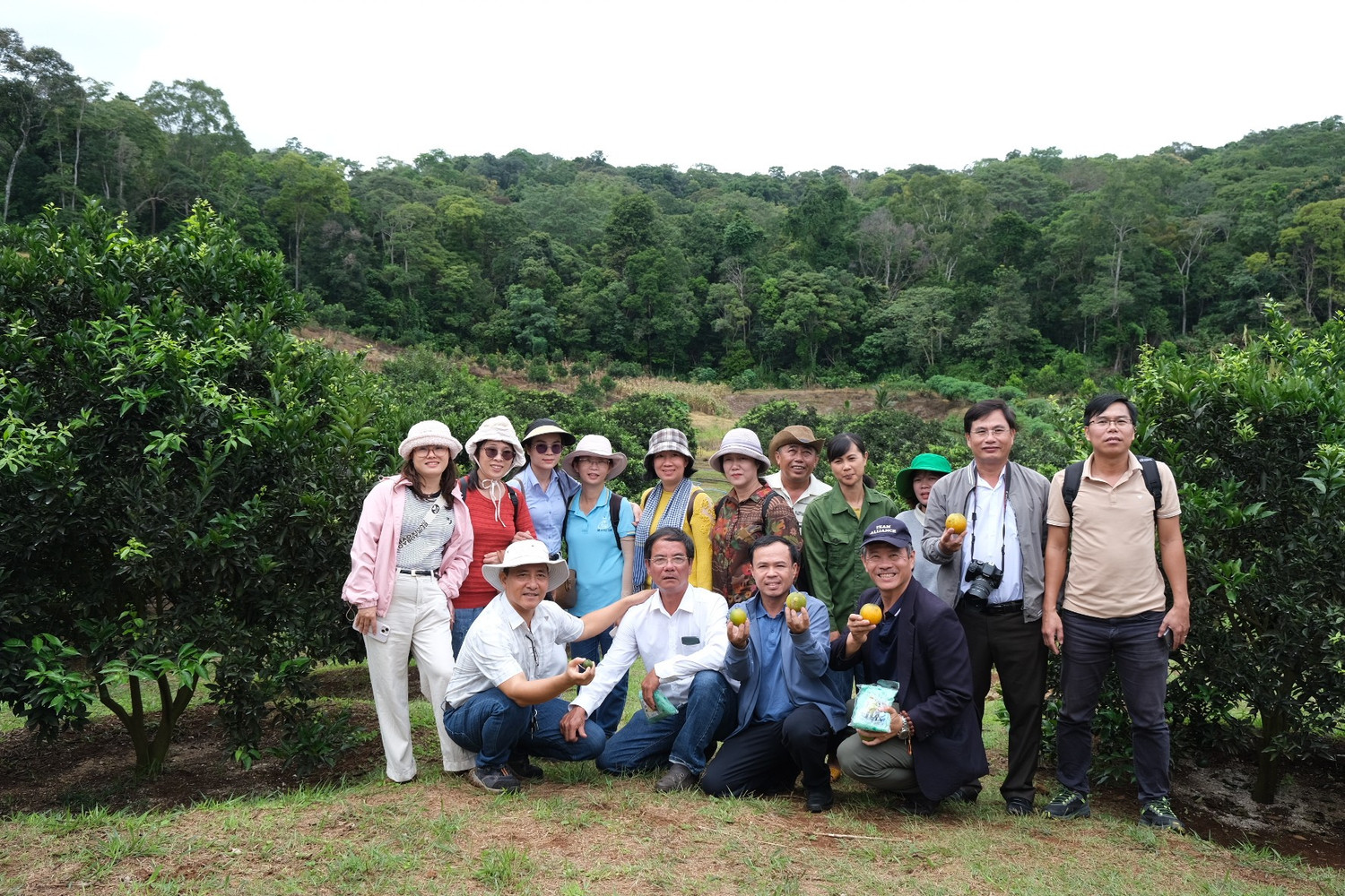 Members of the Tourism Association participate in a survey of rural tourism in Son Lang commune, Kbang district. Photo: Hoang Ngoc dscf5179.jpg