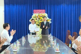 Phó Chủ tịch UBND tỉnh Nguyễn Hữu Quế thăm, chúc mừng các cơ sở giáo dục nhân Ngày Nhà giáo Việt Nam 20-11.