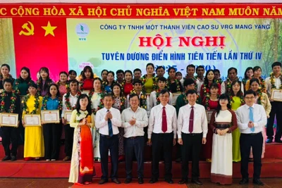 Công ty cao su Mang Yang tổ chức Hội nghị điển hình tiên tiến lần thứ IV
