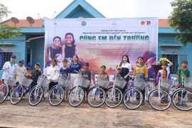 Tiếp sức “Cùng em đến trường” tại xã Ia Hrú