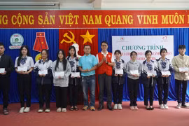 Vingroup trao học bổng cho 100 học sinh khó khăn tại Gia Lai