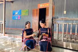 Nữ nghệ nhân truyền lửa cồng chiêng cho thế hệ trẻ