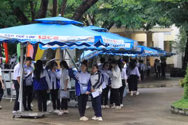 928 thí sinh hoàn thành ngày thi đầu tiên vào lớp 10 Trường THPT chuyên Hùng Vương