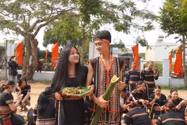 Phục dựng lễ cưới hỏi của người Jrai tại làng Kép