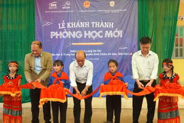 Khánh thành phòng học tại điểm trường làng De Chí