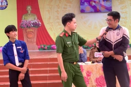 Tuyên truyền chiến dịch “Không một mình-Cùng nhau an toàn trực tuyến” cho học sinh Trường THPT Phạm Văn Đồng