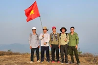 đoàn công tác do Phó Bí thư Tỉnh ủy, Chủ tịch UBND tỉnh Rah Lan Chung làm trưởng đoàn đã làm việc với Ban Quản lý Rừng phòng hộ Bắc Biển Hồ về công tác quản lý, bảo vệ rừng. Ảnh Hà Duy