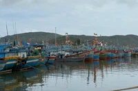 Chủ tịch UBND tỉnh yêu cầu quản lý chặt chẽ các tàu thuyền ra khơi. Ảnh: P.V