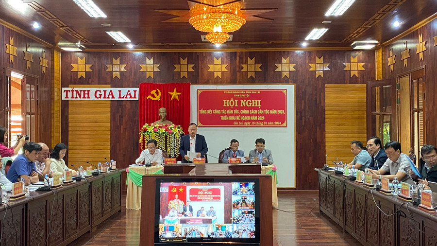 Phó Chủ tịch UBND tỉnh Dương Mah Tiệp ghi nhận và biểu dương kết quả thực hiện công tác dân tộc, chính sách dân tộc năm 2023. Ảnh: Sơn Ca Phó Chủ tịch UBND tỉnh Dương Mah Tiệp ghi nhận và biểu dương kết quả thực hiện công tác dân tộc, chính sách dân tộc năm 2023. Ảnh: Sơn Ca