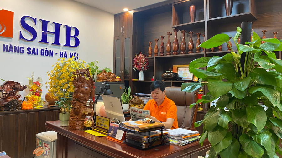 Sự hiện diện của cây xanh trong không gian công sở đã mang lại nhiều lợi ích về mặt tinh thần, sức khỏe, tạo động lực làm việc tích cực và hiệu quả hơn. Ảnh: Sơn Ca Sự hiện diện của cây xanh trong không gian công sở đã mang lại nhiều lợi ích về mặt tinh thần, sức khỏe, tạo động lực làm việc tích cực và hiệu quả hơn. Ảnh: Sơn Ca
