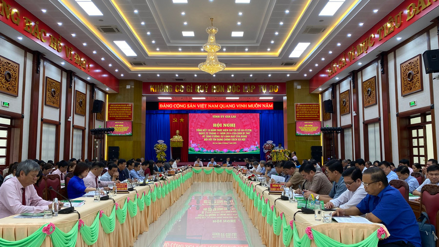 Quang cảnh hội nghị tổng kết 10 năm thực hiện Chỉ thị số 40-CT/TW của Ban Bí thư về tăng cường sự lãnh đạo của Đảng đối với tín dụng chính sách xã hội. Ảnh: Sơn Ca